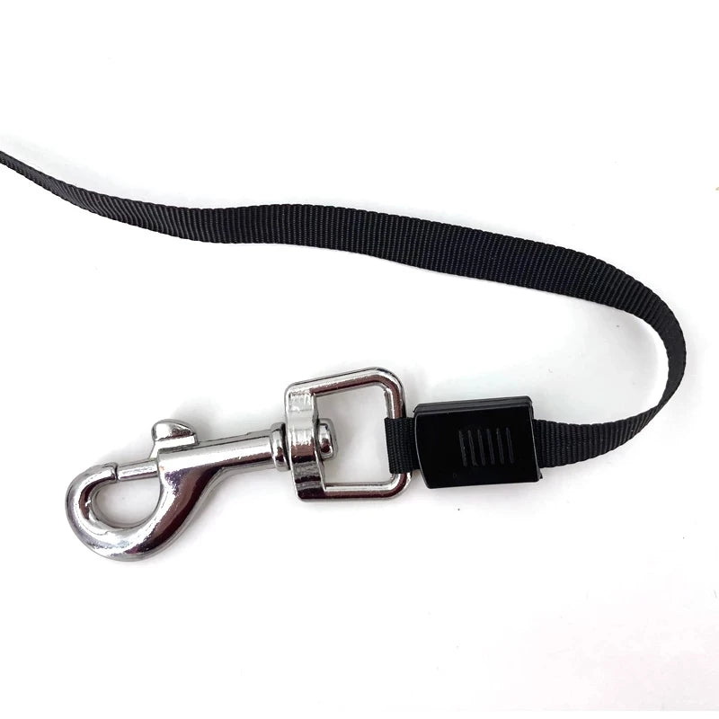 A tangle-free, retractable dog leash with an automatic locking system, perfect for small, medium, and large dogs.