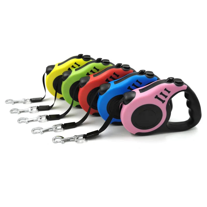 A tangle-free, retractable dog leash with an automatic locking system, perfect for small, medium, and large dogs.