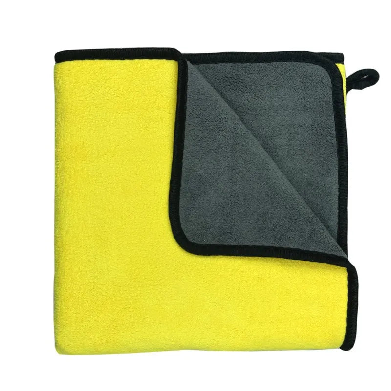 Dry your pet quickly with this ultra-absorbent fiber towel.