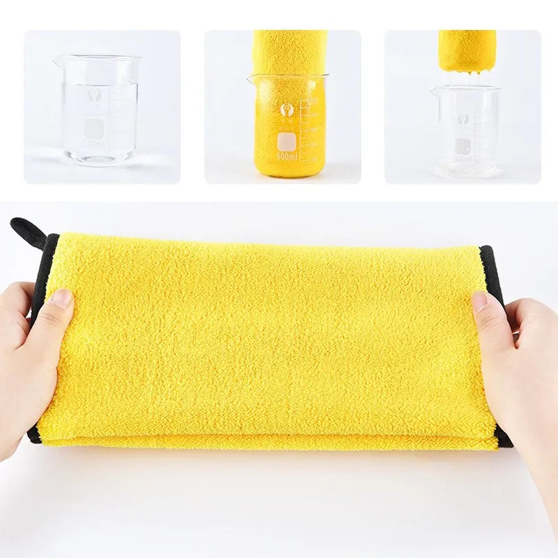 Dry your pet quickly with this ultra-absorbent fiber towel.