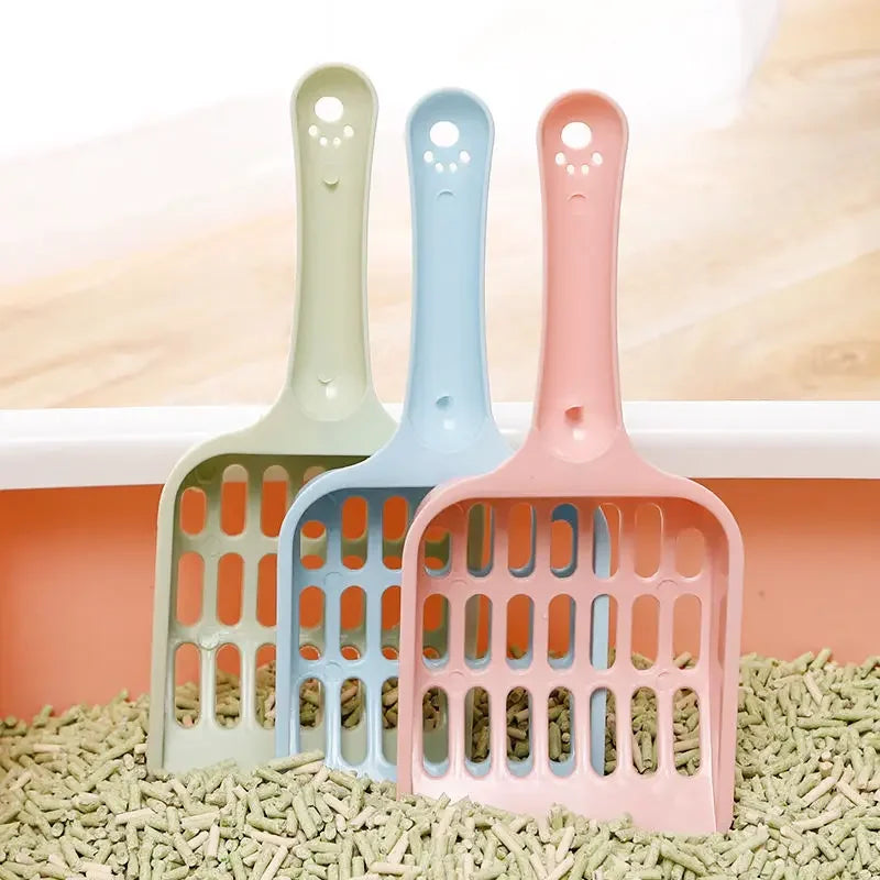 A durable and lightweight cat litter scoop with an ergonomic handle, perfect for cleaning pet litter boxes efficiently.