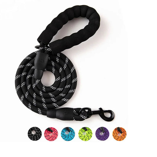 A durable nylon long lead, ideal for training, recall exercises, and outdoor adventures with your dog.