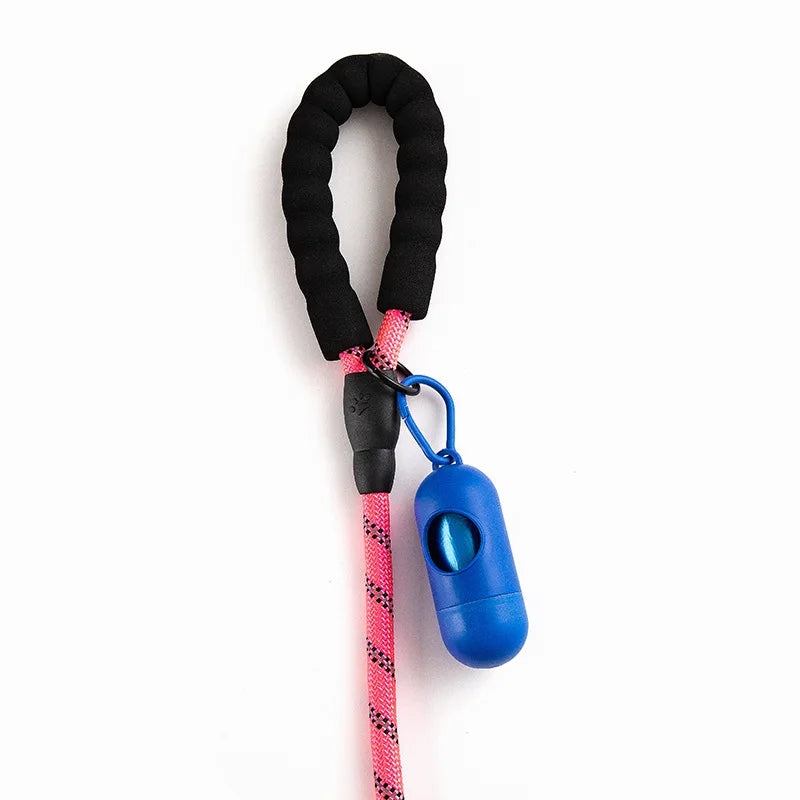 A durable nylon long lead, ideal for training, recall exercises, and outdoor adventures with your dog.