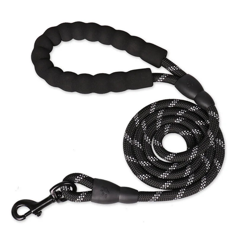 A durable nylon long lead, ideal for training, recall exercises, and outdoor adventures with your dog.