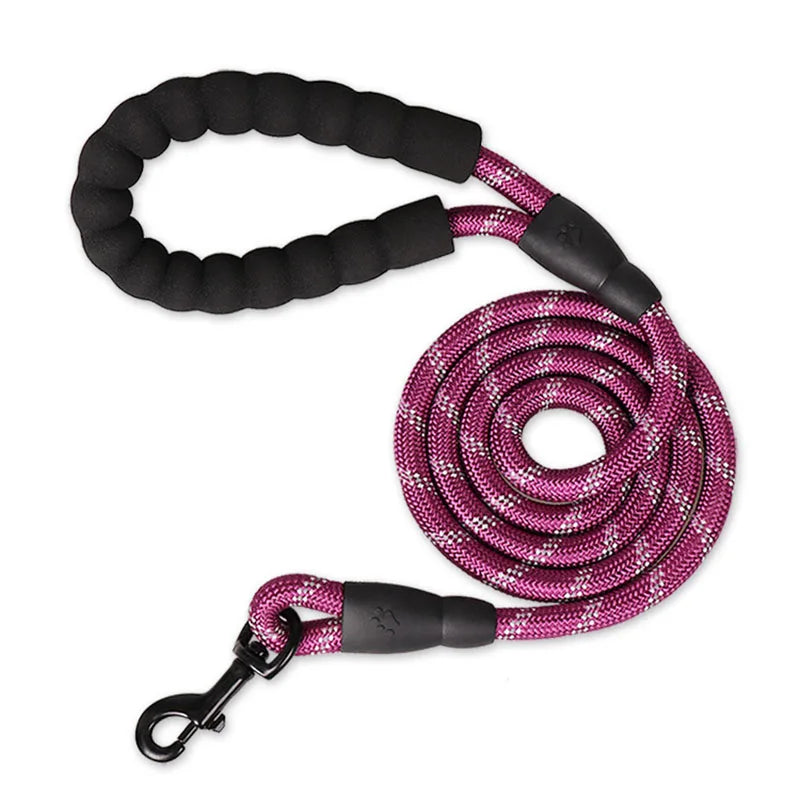 A durable nylon long lead, ideal for training, recall exercises, and outdoor adventures with your dog.