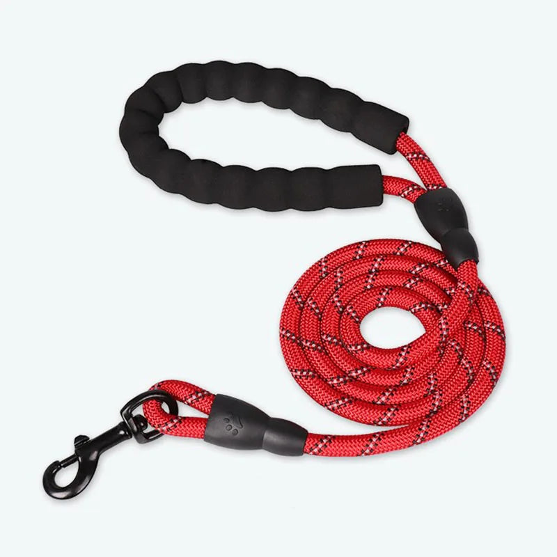 A durable nylon long lead, ideal for training, recall exercises, and outdoor adventures with your dog.