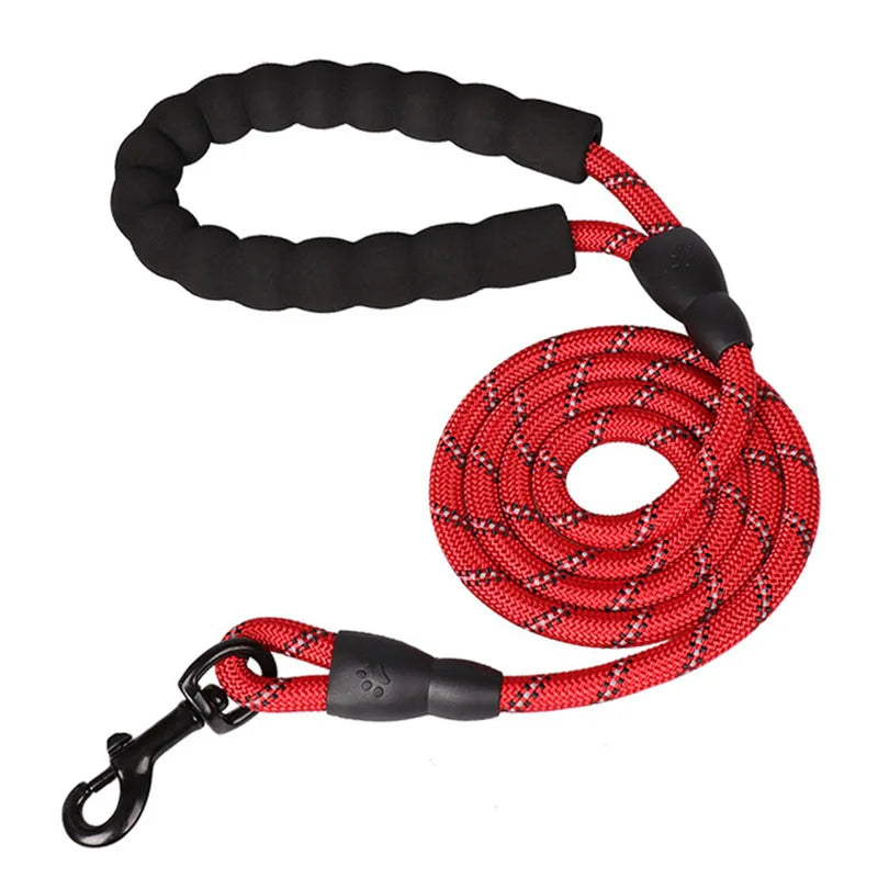 A durable nylon long lead, ideal for training, recall exercises, and outdoor adventures with your dog.